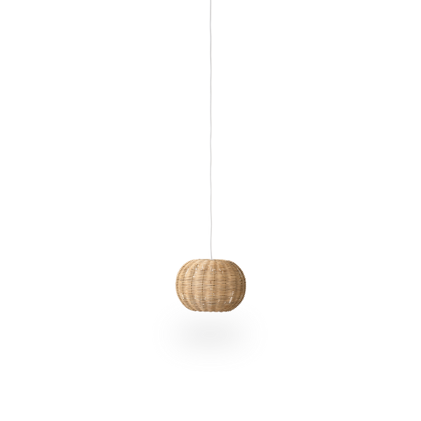 Tangelo rattan-lampeskærm designet af Darcy Clarke, størrelse Ekstra Small, Ø24 cm. Håndlavet i rattan med indre stålramme, som giver god vægt og stabilitet.