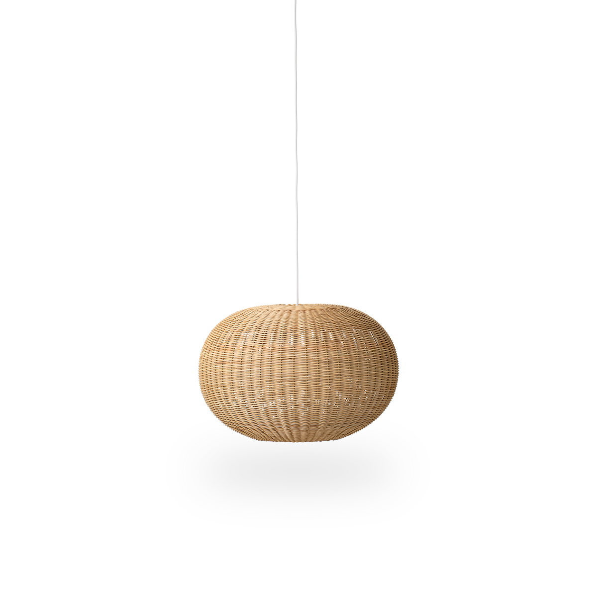 Tangelo rattan-lampeskærm designet af Darcy Clarke, størrelse Medium, Ø49 cm. Håndlavet i rattan med indre stålramme, som giver god vægt og stabilitet.