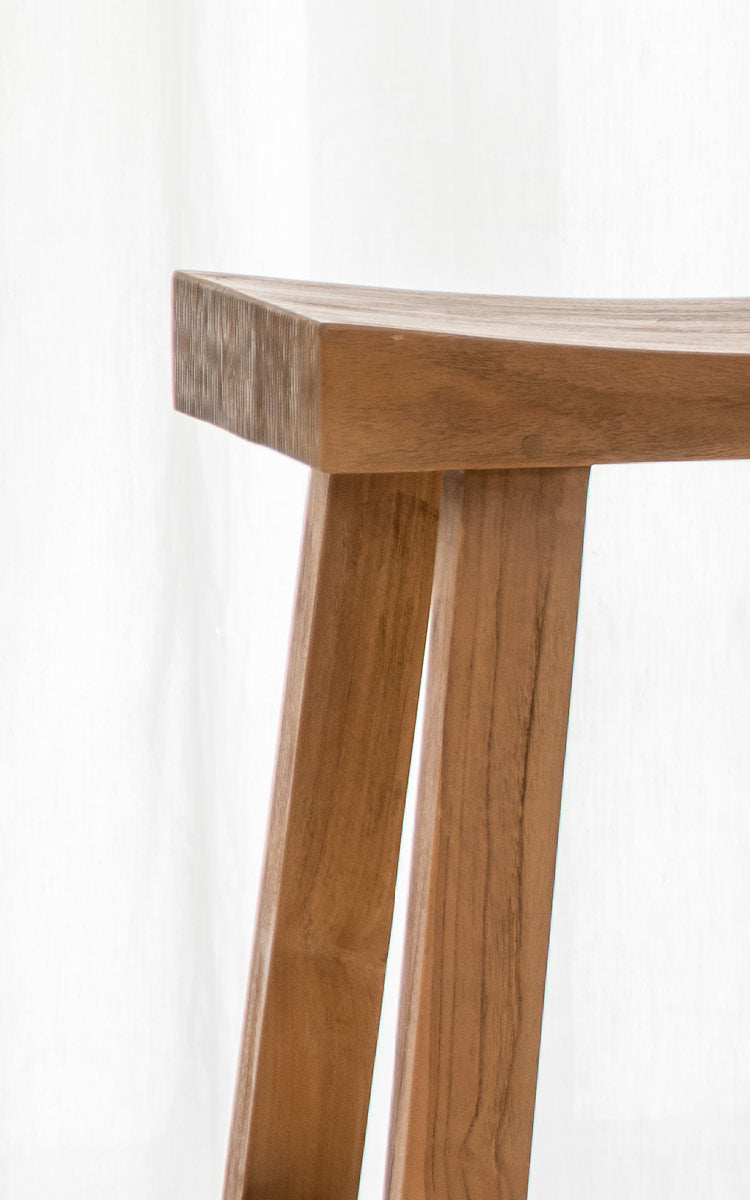 Dette er et nærbillede af Charles Skammel i teak indoor.