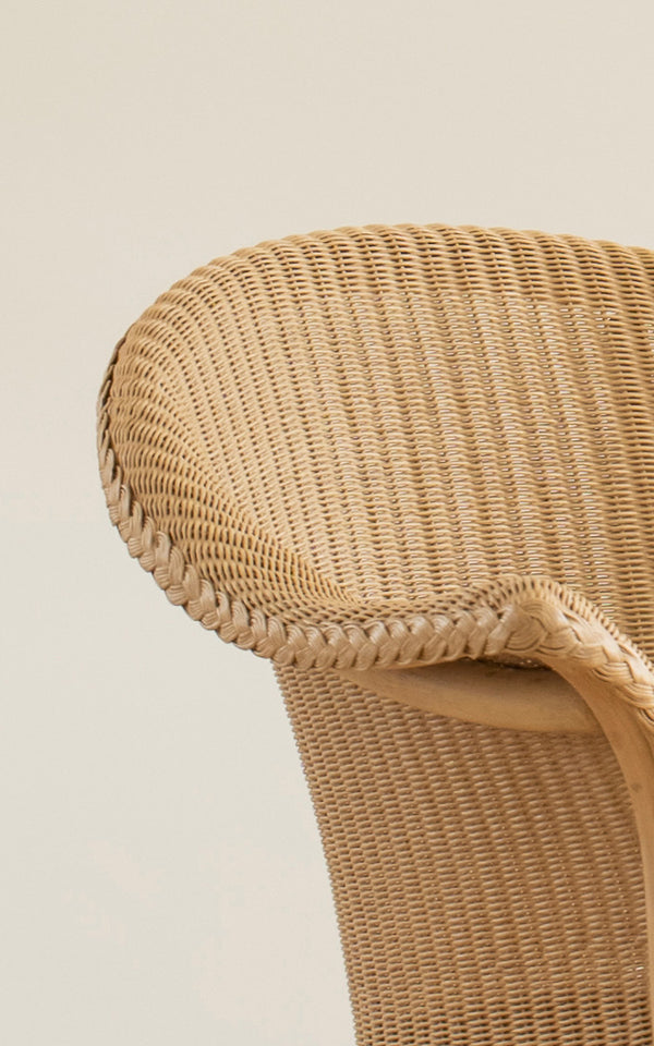 Dette er et nærbillede af Classic Spisebordsstol i natural Loom Rattan Frame.
