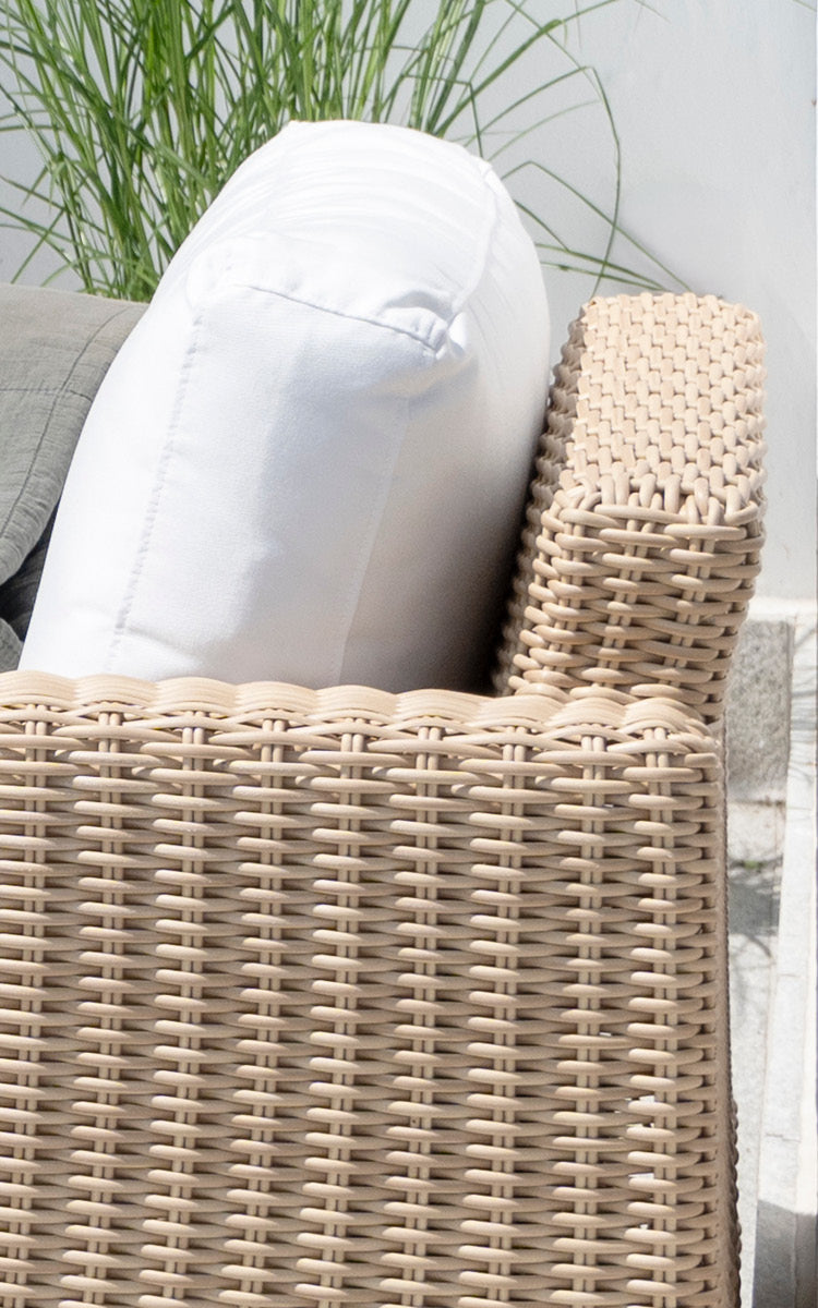 Dette er et nærbillede af Carrie Lænestol i natural ArtFibre Aluminium.