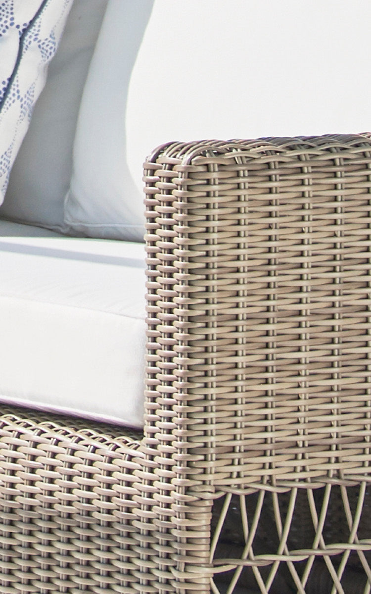 Dette er et nærbillede af Carrie Sofa i antique Grey ArtFibre Aluminium.