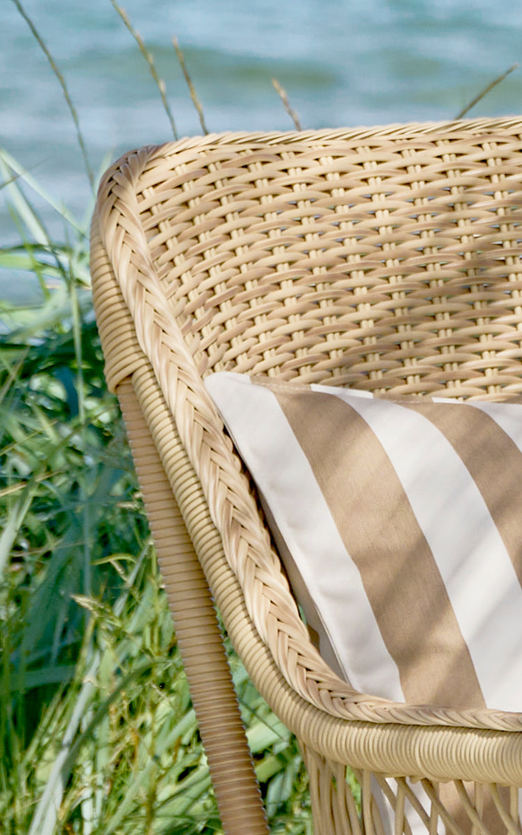 Dette er et nærbillede af Dawn Sofa i natural ArtFibre Aluminium.