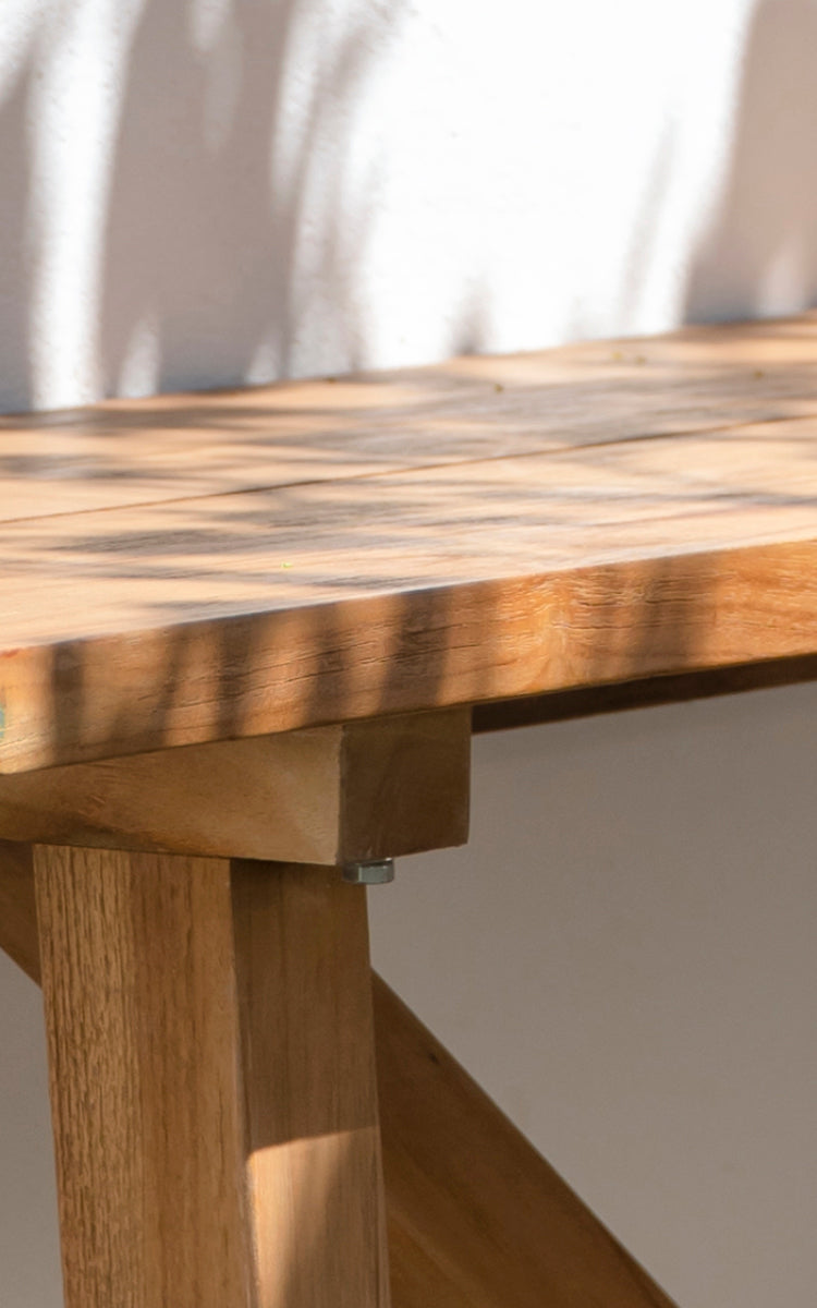 Dette er et nærbillede af George Udendørs bænk i outdoor Teak.