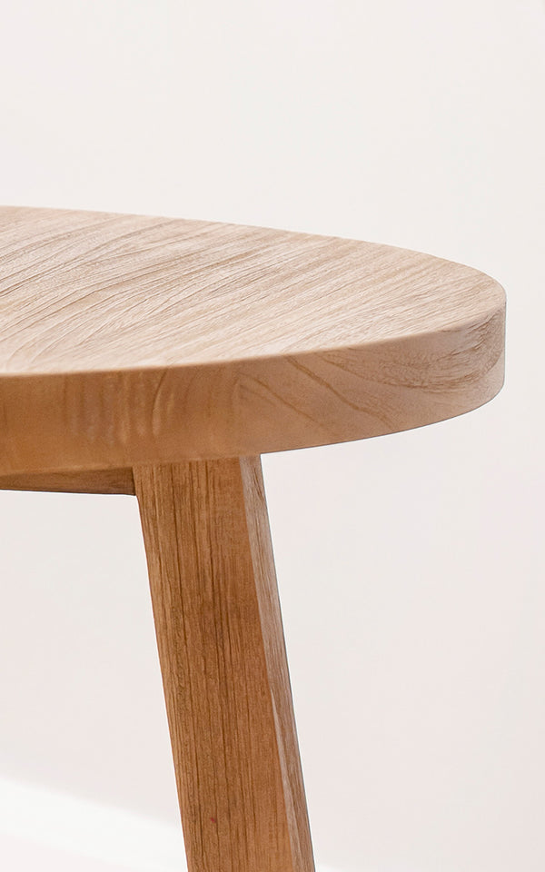 Dette er et nærbillede af Aksel Sofabord i teak indoor.