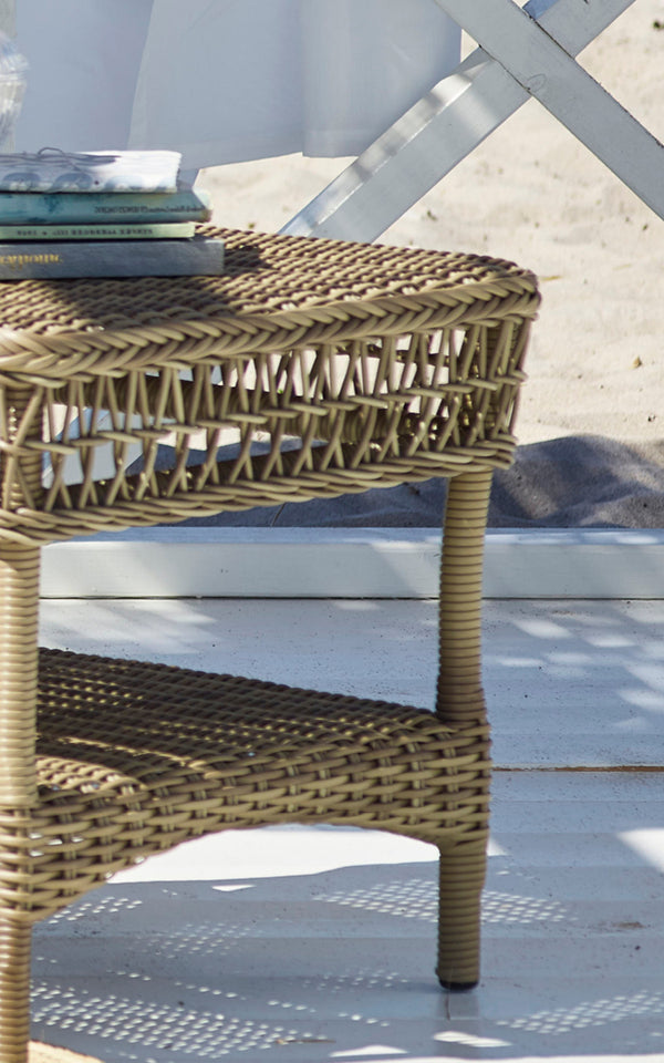 Dette er et nærbillede af Susy Sidebord i antique Grey ArtFibre Aluminium.