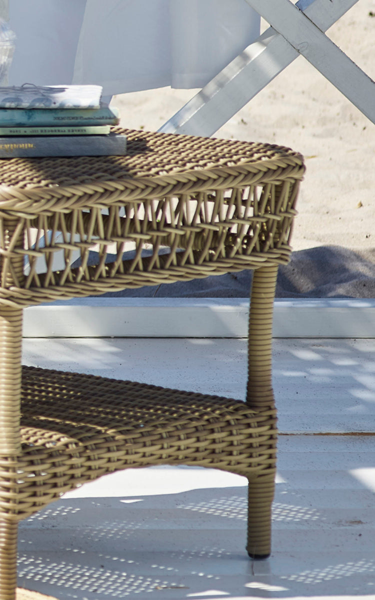 Dette er et nærbillede af Susy Sidebord i antique Grey ArtFibre Aluminium.