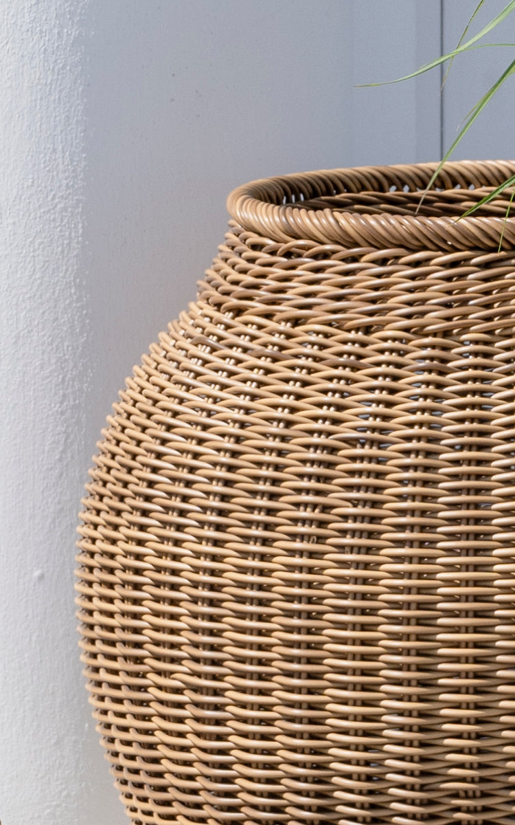 Dette er et nærbillede af Ellis Kurv i chestnut core weave ArtFibre Aluminium.