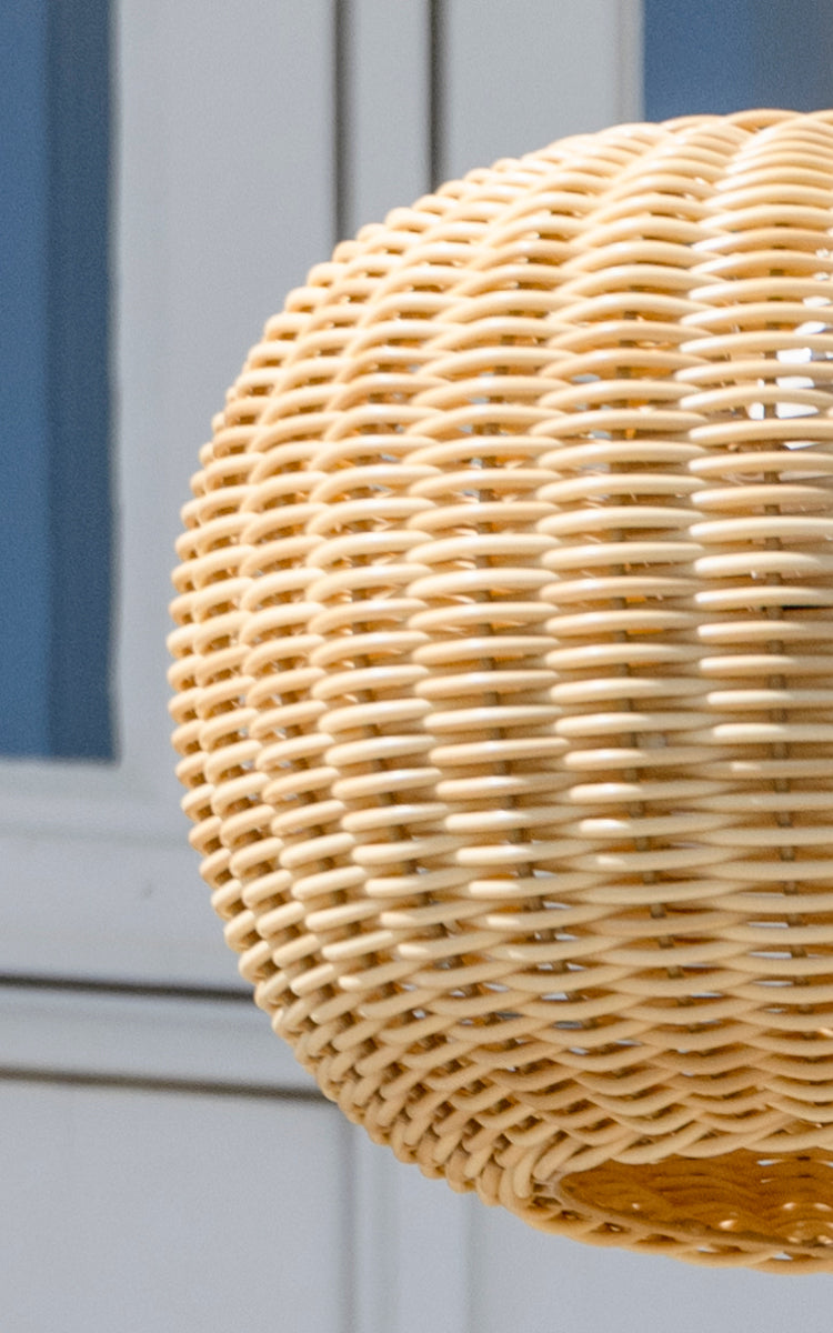 Dette er et nærbillede af Tangelo Exterior Lampshade Ø24 cm | Extra Small i natural core weave artfibre & aluminium.