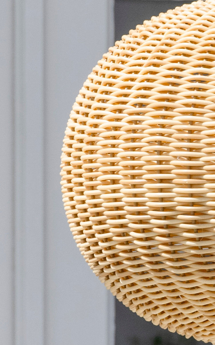 Dette er et nærbillede af Tangelo Exterior Lampshade Ø37 cm | Small i natural core weave artfibre & aluminium.