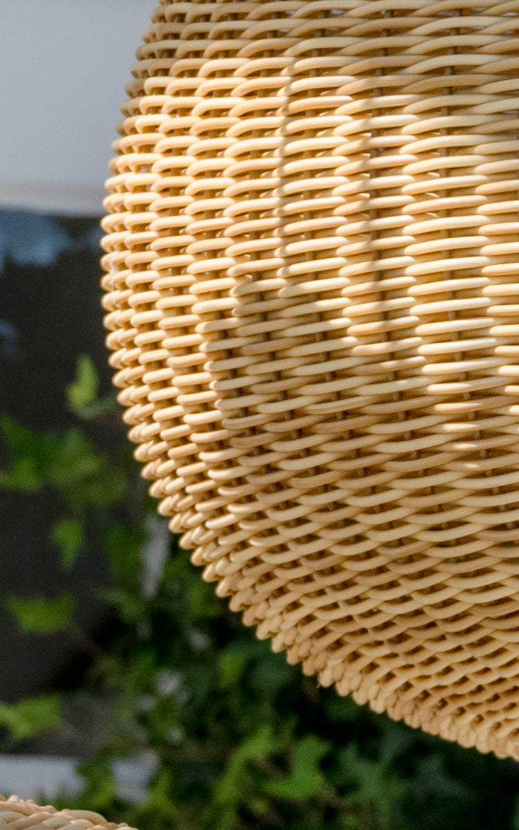 Dette er et nærbillede af Tangelo Exterior Lampshade Ø49 cm | Medium i natural core weave artfibre & aluminium.
