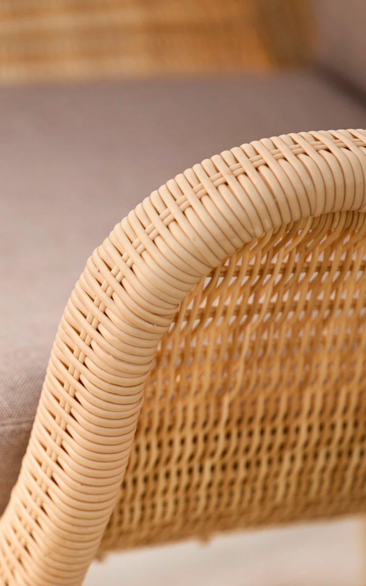 Dette er et nærbillede af Madame Lænestol i natural core weave ArtFibre Aluminium.