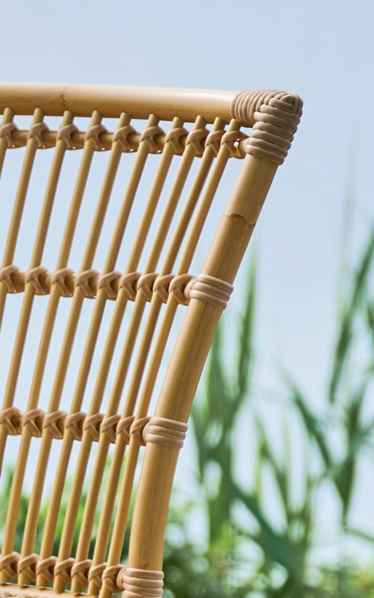 Dette er et nærbillede af Elisabeth Udendørs Spisebordsstol i natural Aluminium ArtFibre.