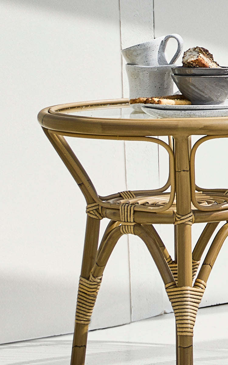 Dette er et nærbillede af Tony Exterior Side Table i antique aluminium artfibre. Detalje af den ArtFibre-omviklede top og ben.