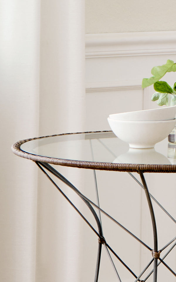 Dette er et nærbillede af Funky Spisebordsstol i hazelnut rattan iron frame.