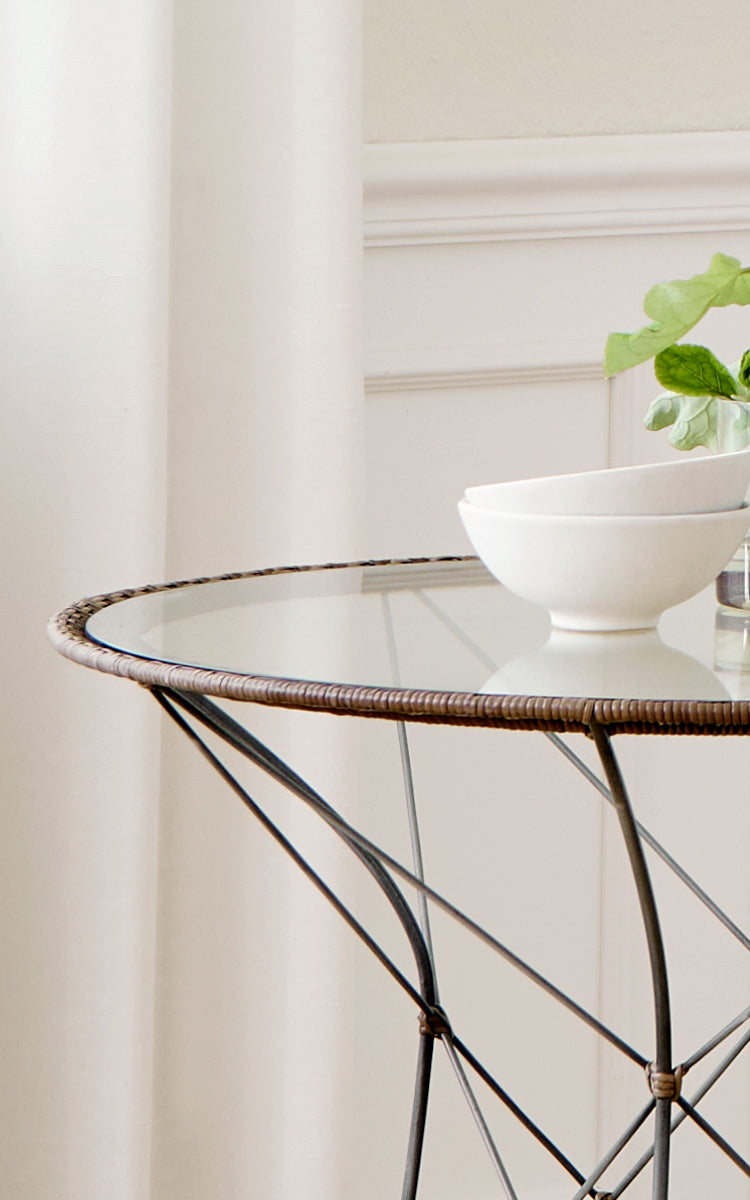 Dette er et nærbillede af Funky Spisebordsstol i hazelnut rattan iron frame.