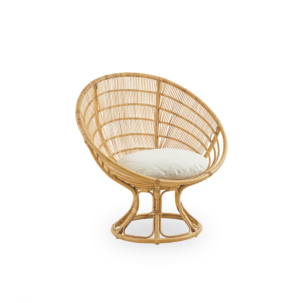 Side view af Luna loungestol designet af Franco Albini & Franca Helg. Rund loungestol med sædehynde, håndlavet i højkvalitets rattan.