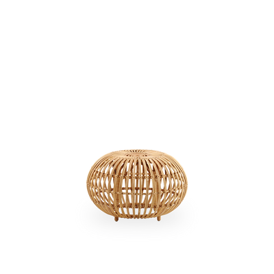 Side view af stor Ottoman Ø65 cm, designet af Franco Albini & Franca Helg. Håndlavet i højkvalitets rattan i naturlig farve.