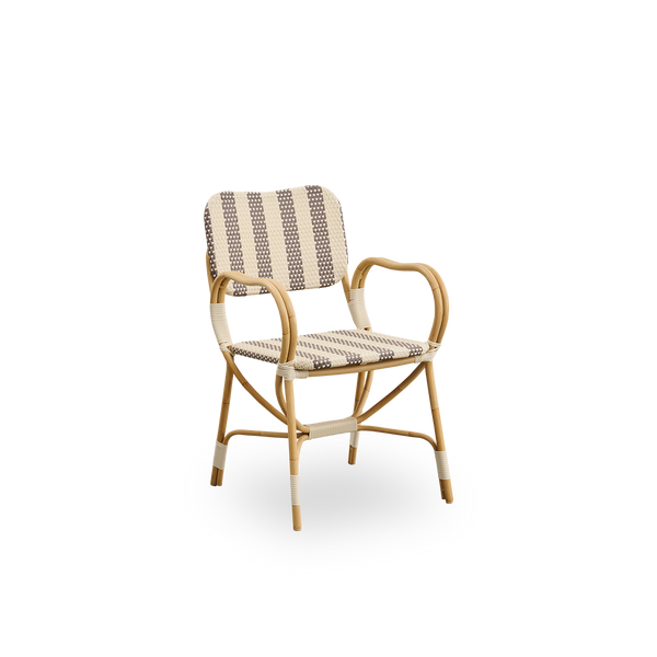 Side view af Bistro udendørsstol, designet af Franco Albini og Franca Helg. Aluminiumsramme i rattan-look med fuldt fletet sæde og ryg i bredstribet mønster i brunt og elfenbensfarvet ArtFibre.