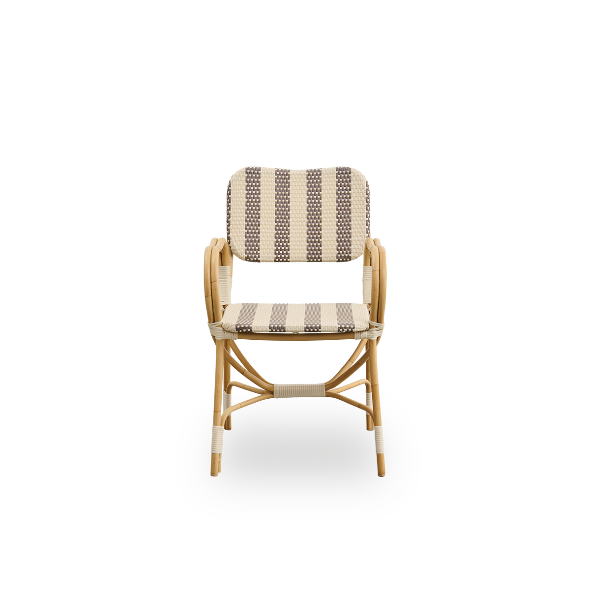 Ren front vinkel af Bistro Exterior stol designet af Franco Albini og Franca Helg. Aluminiumsramme i rattan-look med fuldt flettet sæde og ryglæn i et bredstribet brun og ivory ArtFibre-mønster.