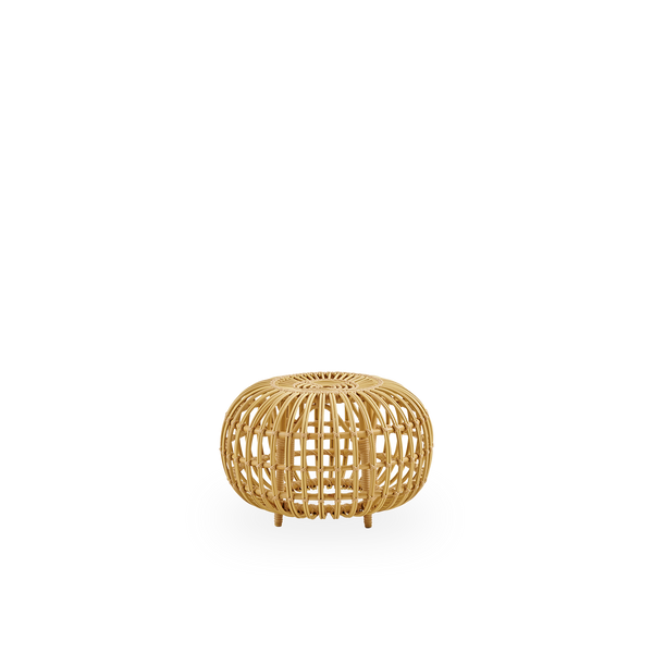 Side view af lille udendørs Ottoman Ø55 cm, designet af Franco Albini & Franca Helg. Rund ottoman lavet med aluminiumsramme i rattan-look med ArtFibre-omviklinger.