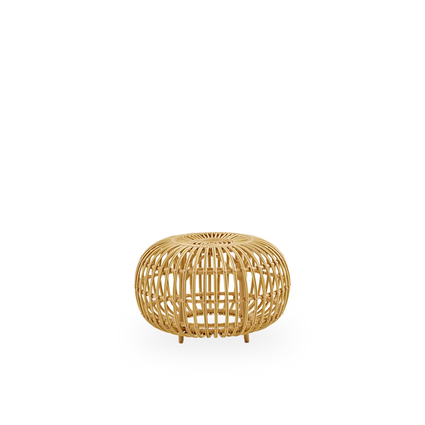 Side view af stor udendørs Ottoman Ø65 cm, designet af Franco Albini & Franca Helg. Rund ottoman lavet med aluminiumsramme i rattan-look med ArtFibre-omviklinger.