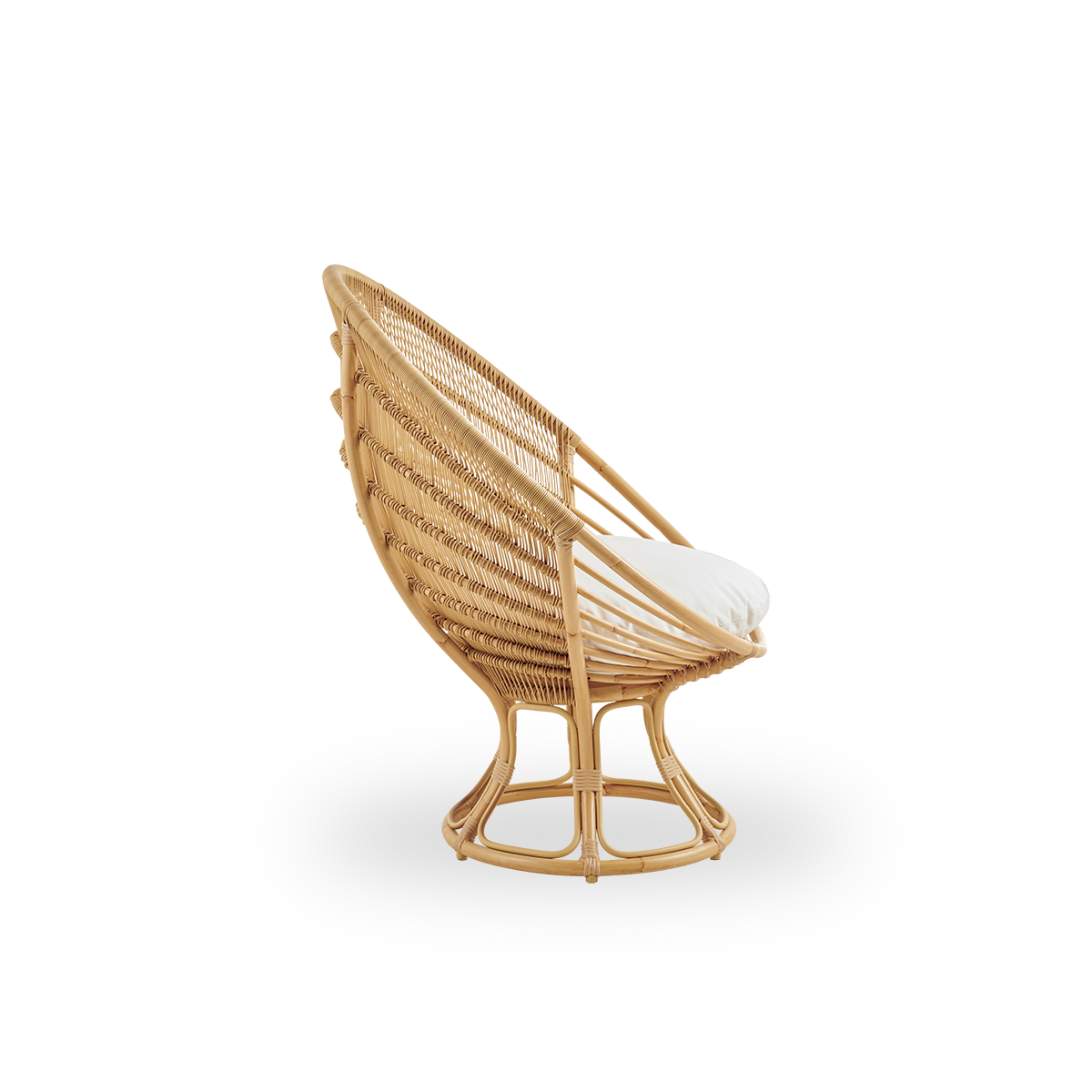 Ren sidevisning af Luna Exterior loungestol, designet af Franco Albini & Franca Helg. Rund udendørs loungestol med aluminiumsramme i håndmalet rattan-look med ArtFibre-fletninger.