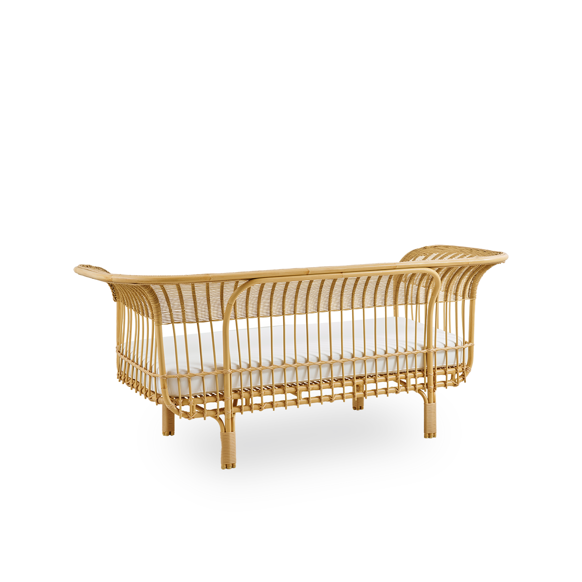 Bagfra vinkel af Belladonna udendørssofa i rattanlook, designet af Franco Albini og Franca Helg. Sofaen har et elegant udtryk med slanke ben og et majestætisk sæde med mange detaljerede ArtFibre-viklinger på en aluminiumsramme.