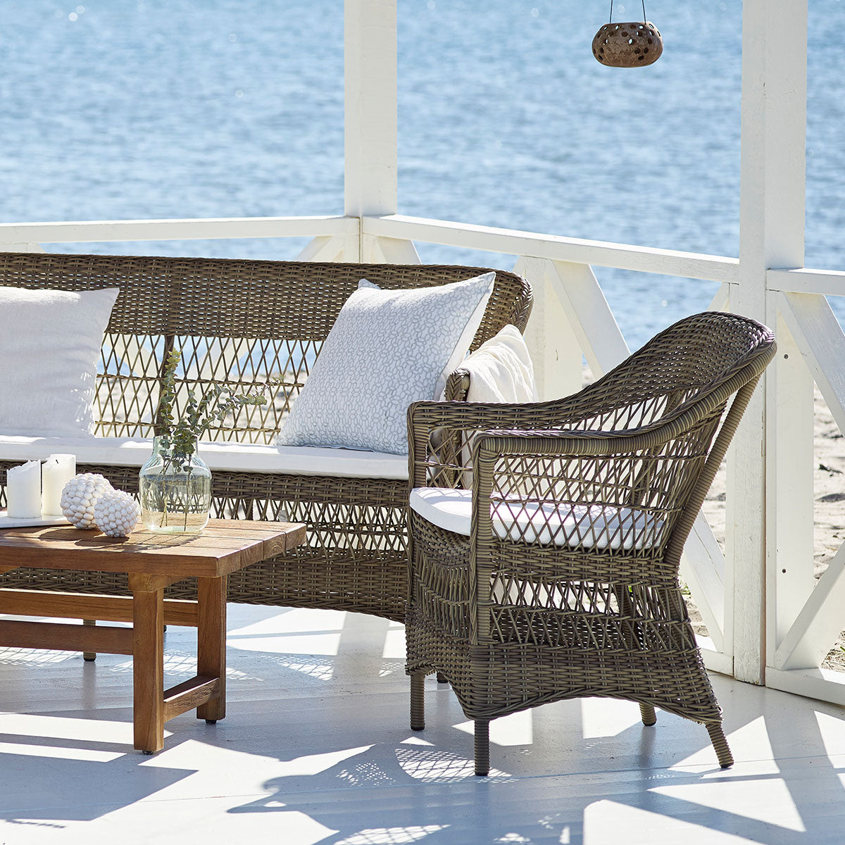 Charlot Exterior Havestol