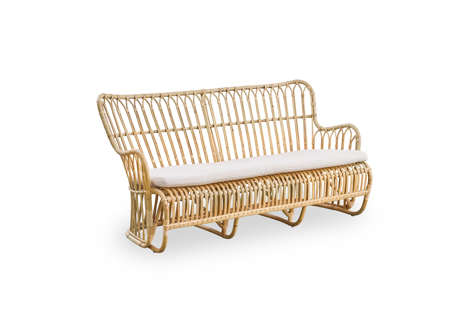 Side view af Tulip kurvestol-sofa designet af Tove Kindt-Larsen med bløde, organiske linjer. Håndlavet i høj kvalitet Indonesisk rattan.