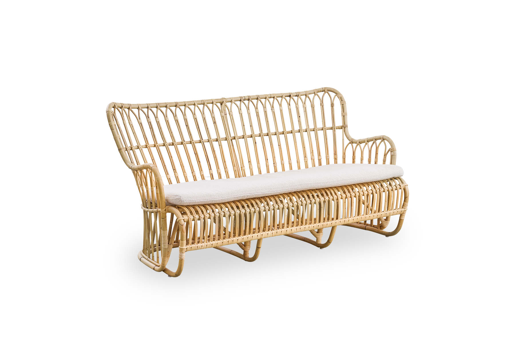 Side view af Tulip kurvestol-sofa designet af Tove Kindt-Larsen med bløde, organiske linjer. Håndlavet i høj kvalitet Indonesisk rattan.