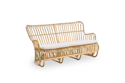 Side view af Tulip kurvestol-sofa designet af Tove Kindt-Larsen med bløde, organiske linjer. Håndlavet i høj kvalitet Indonesisk rattan.