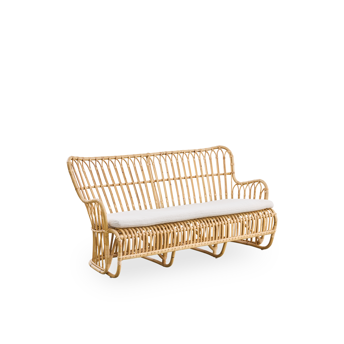 Side view af Tulip kurvestol-sofa designet af Tove Kindt-Larsen med bløde, organiske linjer. Håndlavet i høj kvalitet Indonesisk rattan.