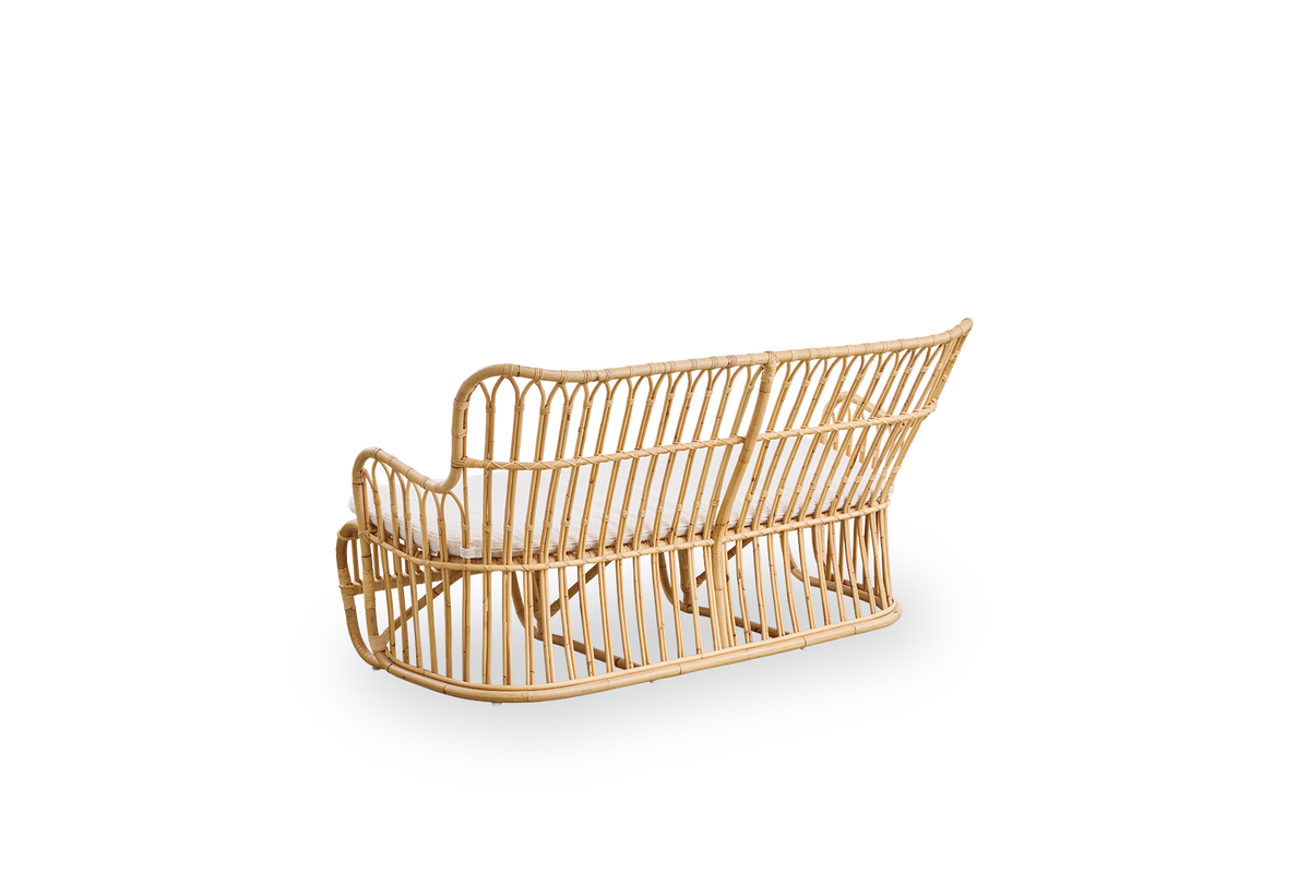 Simpel bagvinkel af Tulip fletsofa designet af Tove Kindt-Larsen med bløde, organiske linjer. Håndlavet i indonesisk rattan af høj kvalitet.