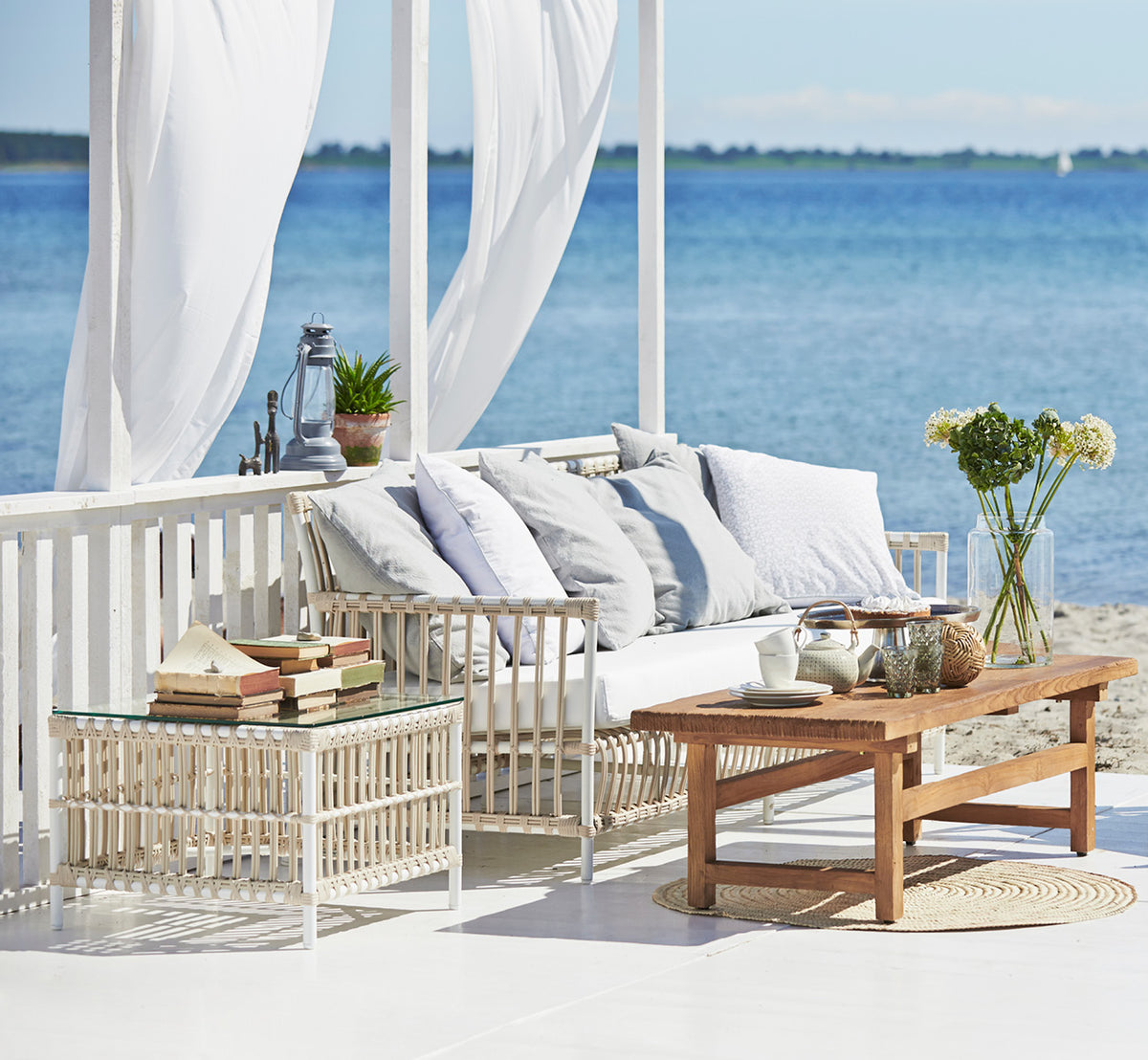 Caroline Exterior Sidebord