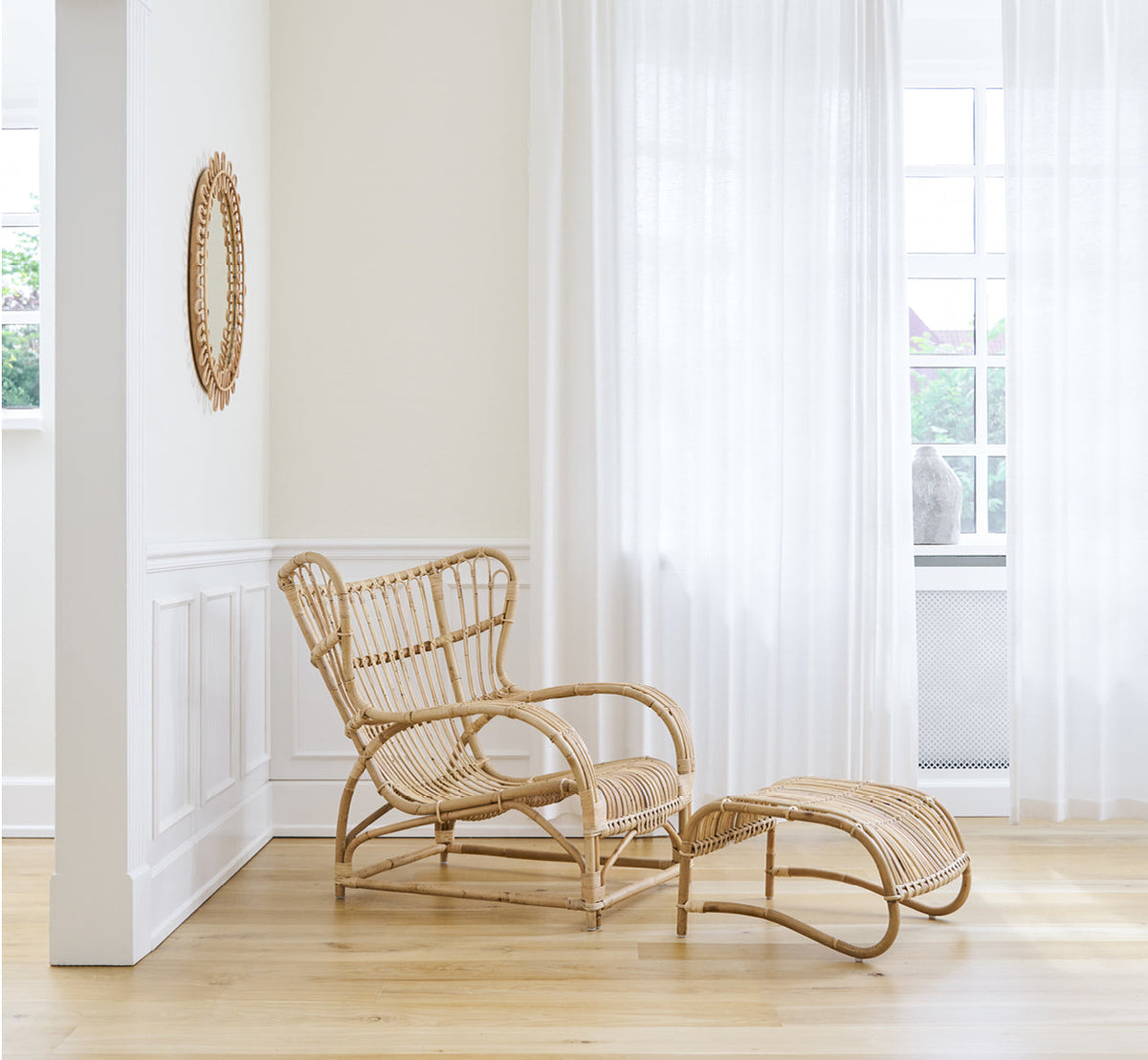 Lifestyle_VB-18-PU_Teddy_Footstool_Polished-natural-rattan_1