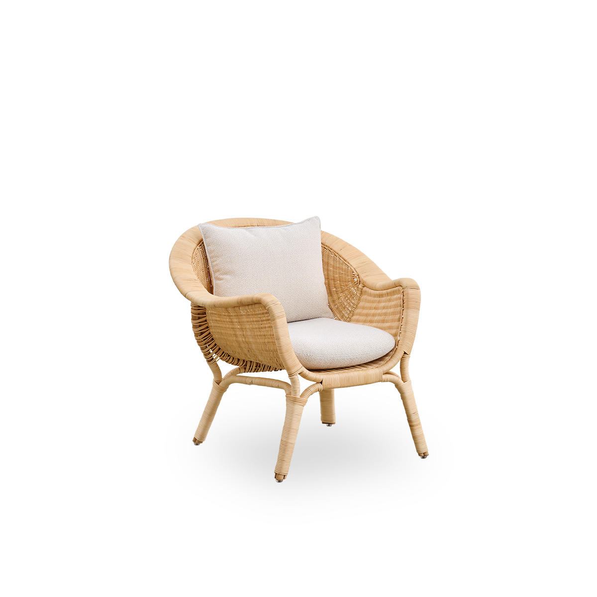 Side view af Madame udendørs loungestol designet af Nanna & Jørgen Ditzel. Fuldt fletet rattan-loungestol med blødt, feminint skaldet design.