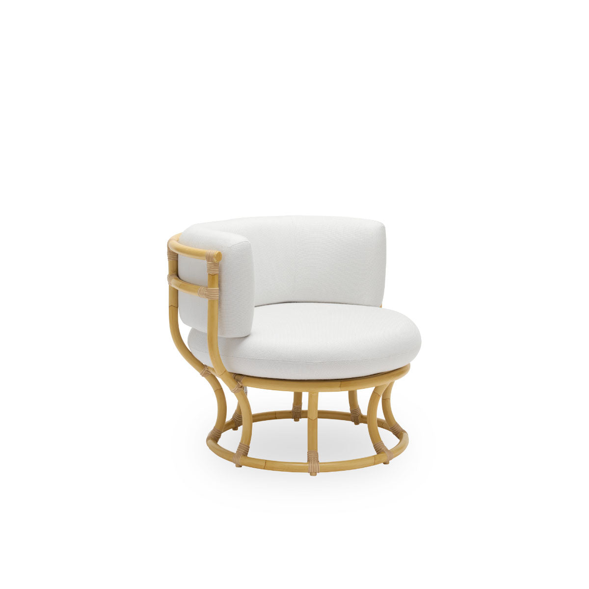 Side view af Coco udendørs loungestol i rattan-look, designet af Nanna Ditzel. Designet er baseret på perfekte cirkler og har en aluminiumsramme med flettede ArtFibre-detaljer.