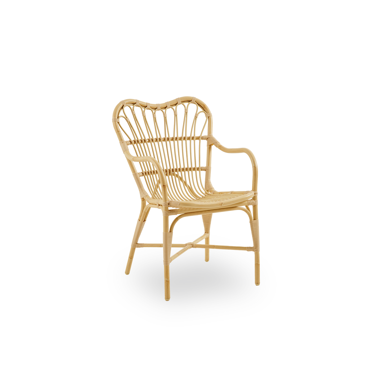 Side view af Margret udendørs spisestol med høj, bred ryg og buede armlæn. Aluminiumsramme i naturligt rattan-look med ArtFibre-omviklinger.