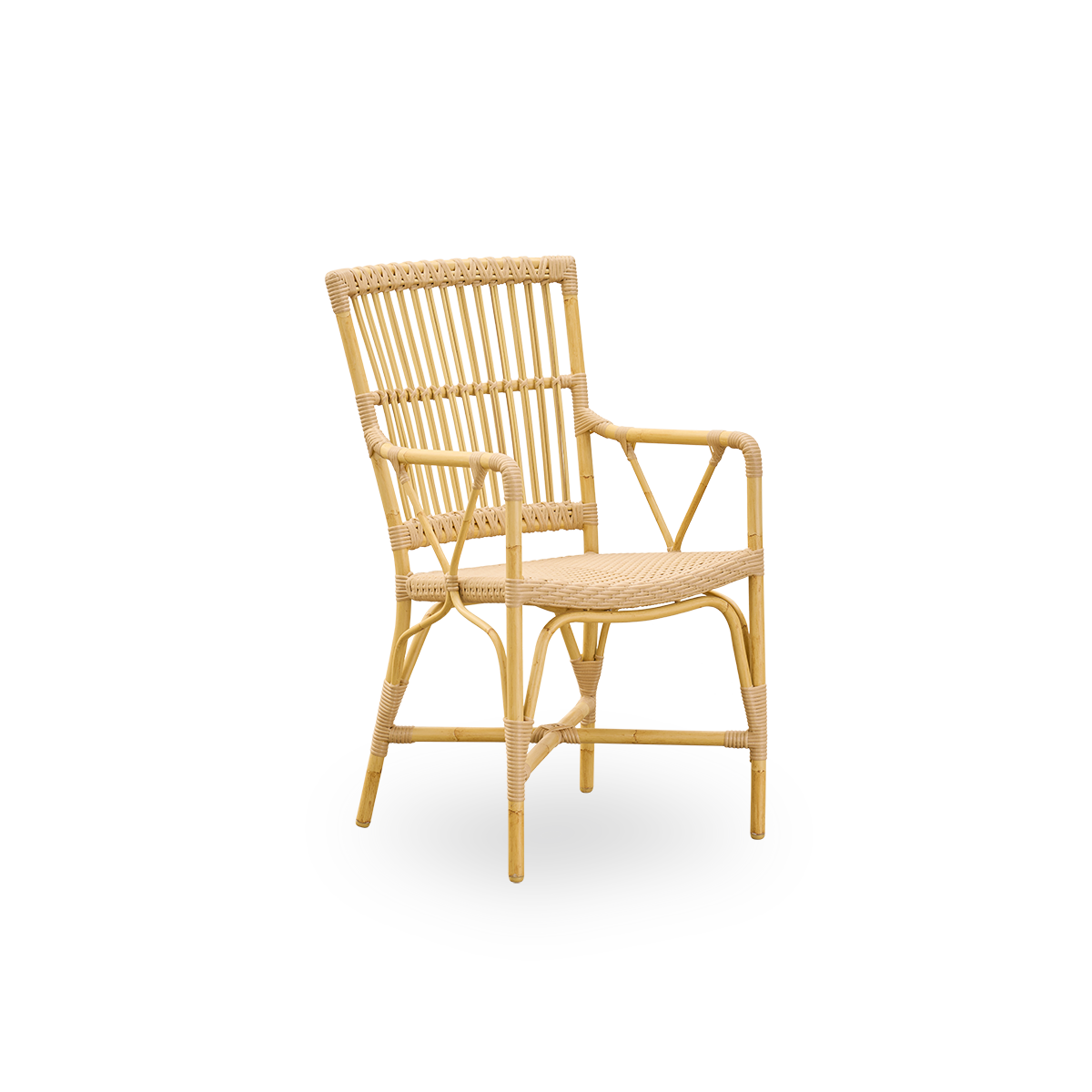 Side view af Piano udendørs armstol. Aluminiumsramme i naturligt rattan-look med ArtFibre-omviklinger. Elegant stol med høj ryg og armlæn.