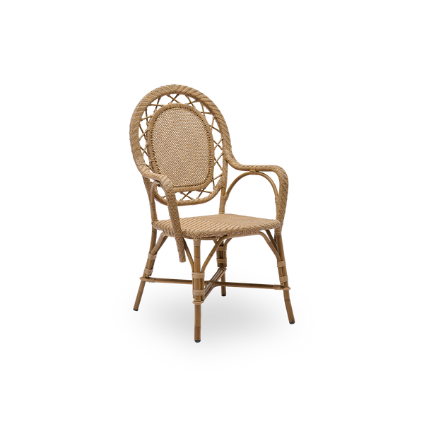 Side view af Romantica udendørs spisestol i Antique brown farve. Elegant, romantisk spisestol med rund ryg og fuldt flettet sæde i charmerende dansk design. Aluminiumsramme i rattan-look med ArtFibre-omviklinger.