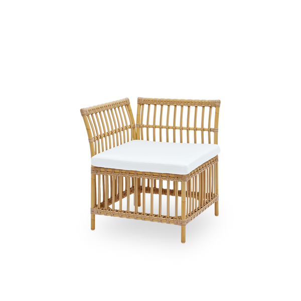 Side view af Meghan udendørs spisebænk hjørnemodul. Aluminiumsramme i rattan-look med ArtFibre-omviklinger. Sædehøjde 45 cm, passer til de fleste spiseborde og stole.