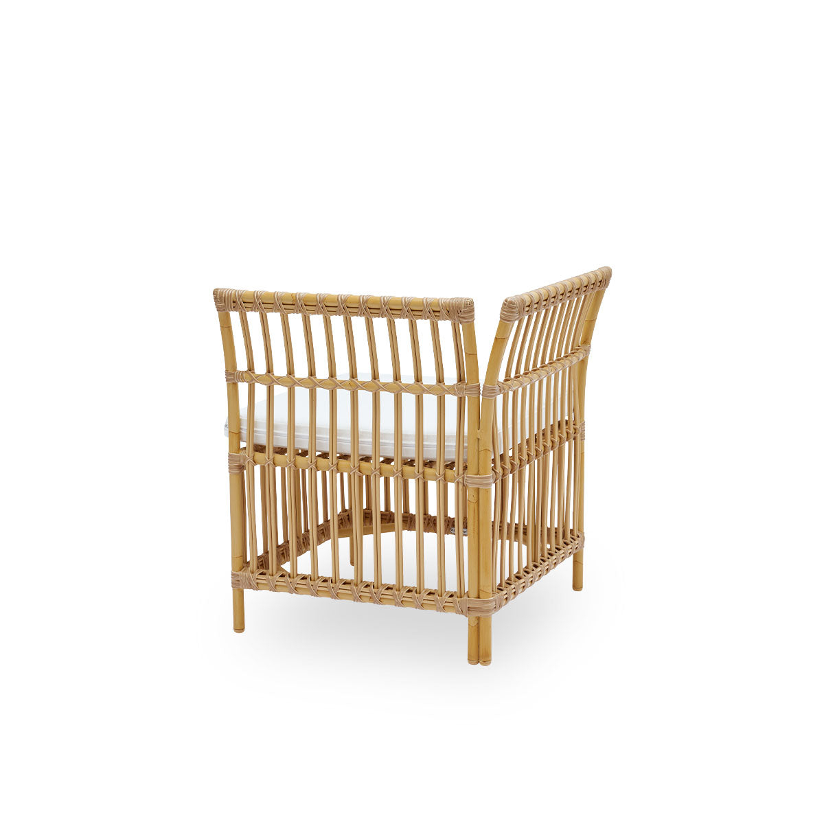 Bagfra vinkel af Meghan udendørs spisebænk-hjørnemodul. Aluminiumsramme i rattanlook med ArtFibre-flet. Sædehøjde 45 cm, som passer til de fleste spisestole.