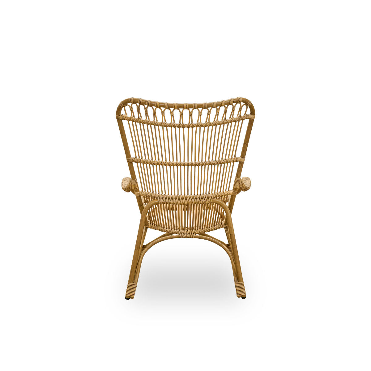 Plain back view of Monet outdoor lounge chair with high backrest and armrests presented in Natural color. Aluminium frame in rattan look with ArtFibre windings.