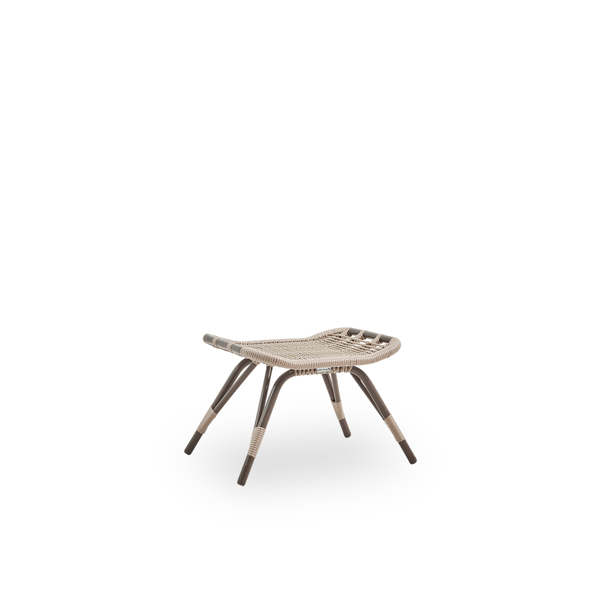 Side view af Monet udendørs fodskammel i farven Moccaccino. Aluminiumsramme med ArtFibre-bindinger.