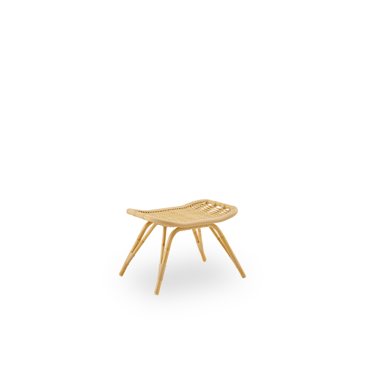 Side view af Monet udendørs fodskammel i Natural farve. Aluminiumsramme i rattan-look med ArtFibre-omviklinger.