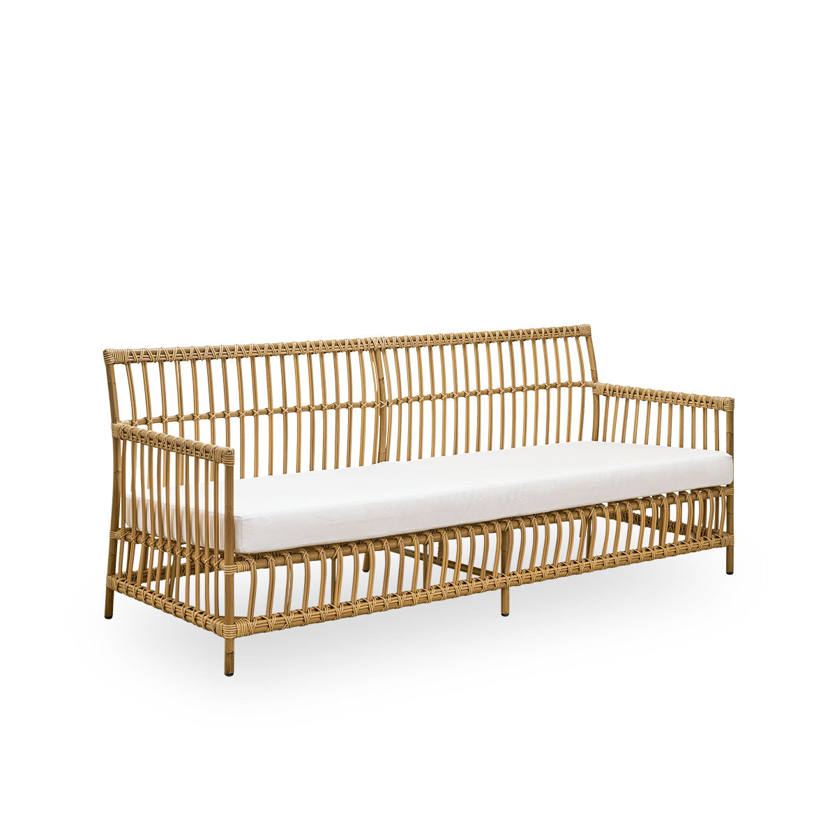 Side view af Caroline udendørs 3-personers sofa i farven Antique, med enkelt og elegant dansk design. Aluminiumsramme i rattan-look med ArtFibre-fletninger.