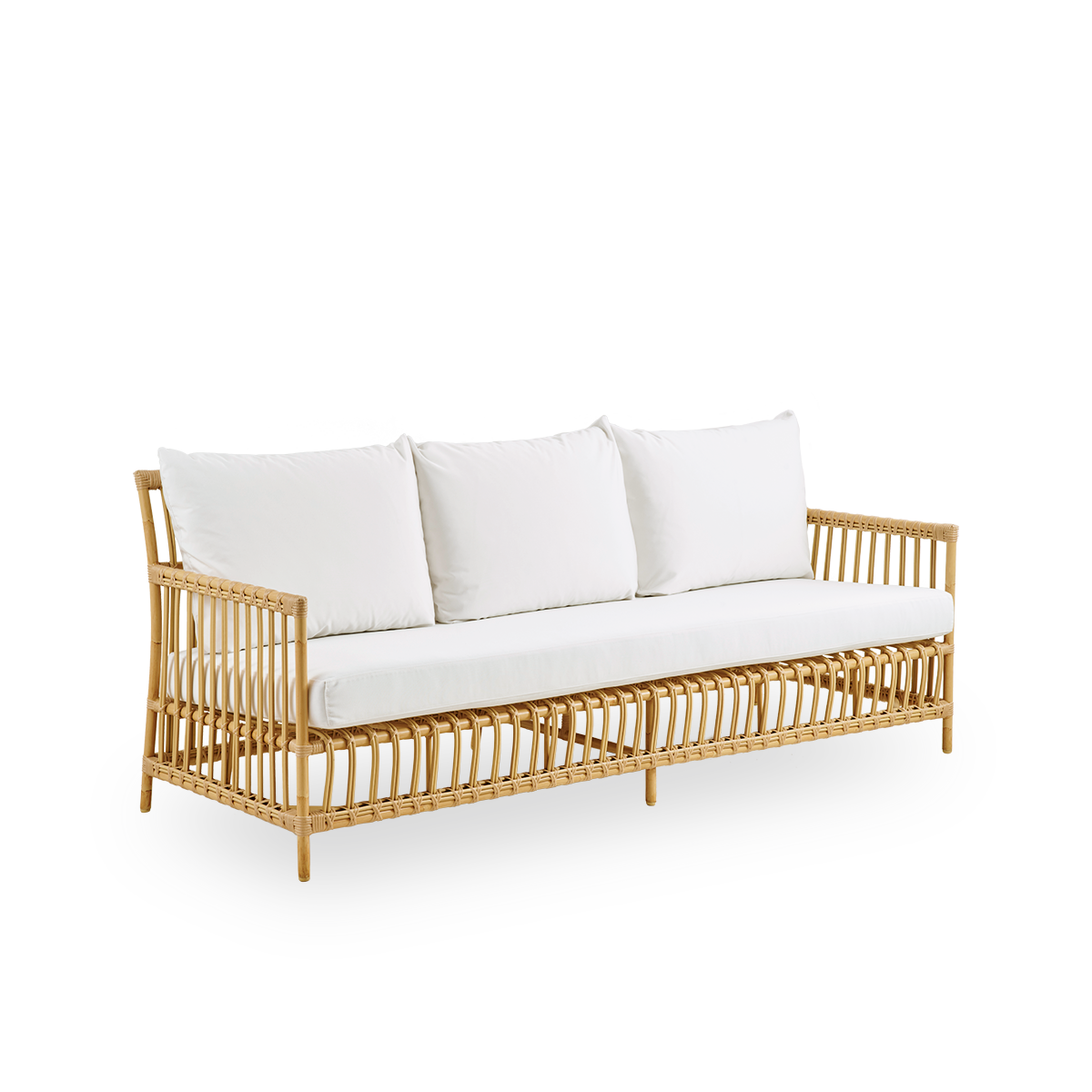 Side view af Caroline udendørs 3-personers sofa i farven Natural, med enkelt og elegant dansk design. Aluminiumsramme i rattan-look med ArtFibre-fletninger.