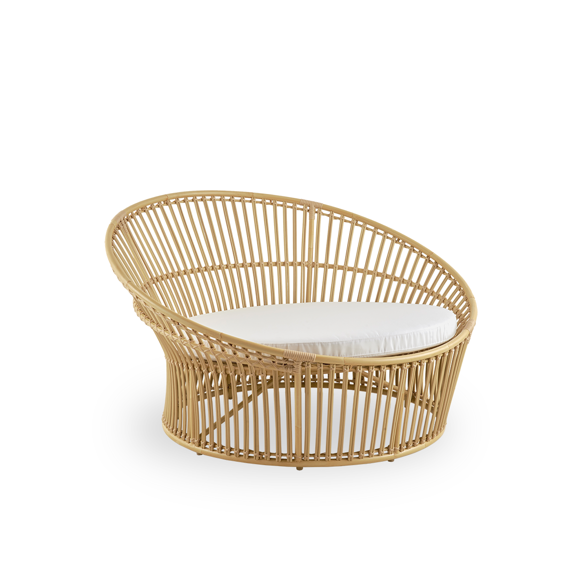 Side view af Olympia Nest Exterior, luksuriøst dansk design udendørs kærlighedsnest med åben fletning og buet ryg. Aluminiumsramme i rattan-look med ArtFibre-omviklinger.