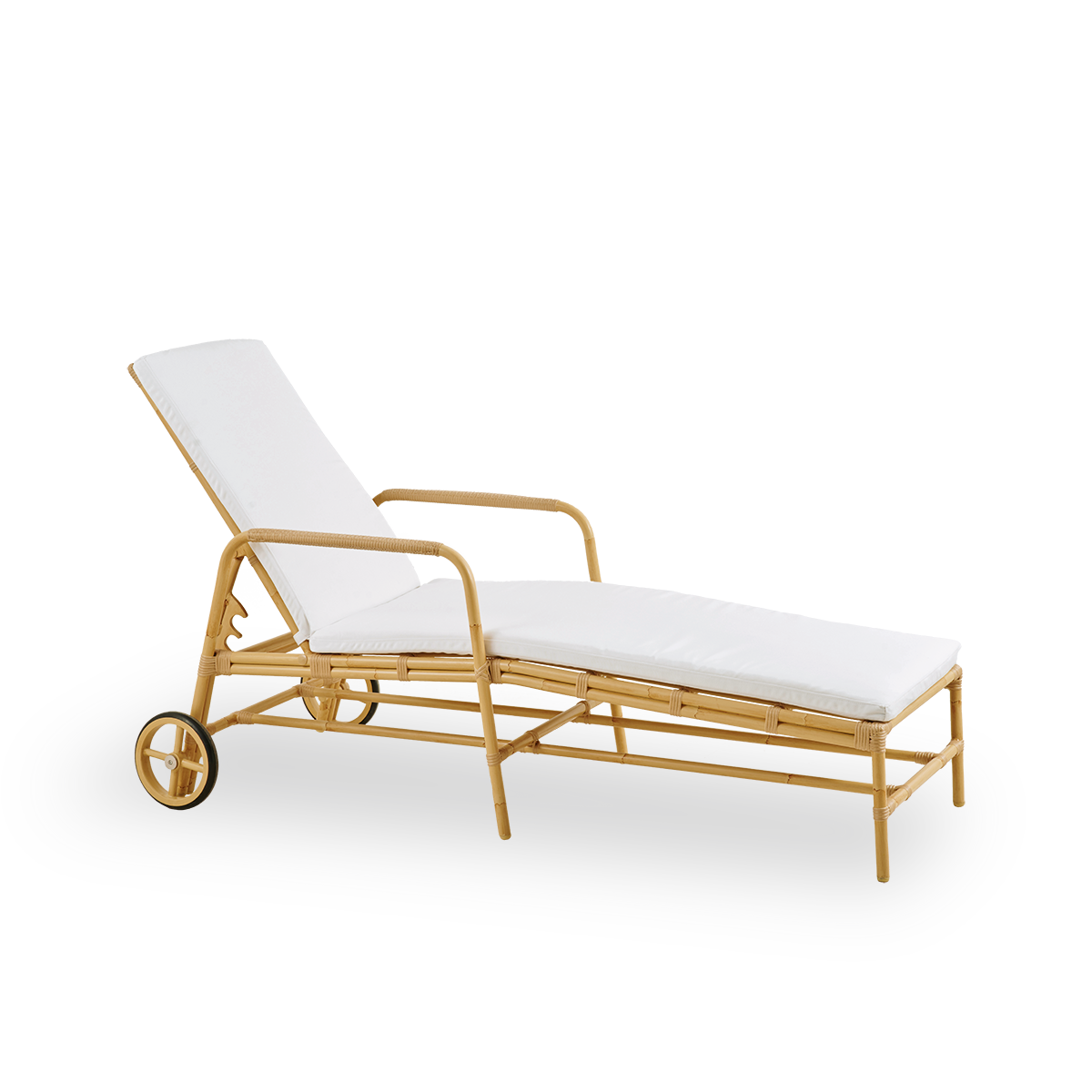 Side view af Josephine solseng med justerbar ryg og hjul for nem mobilitet. Aluminiumsramme i håndmalet rattan-look med ArtFibre-fletninger.
